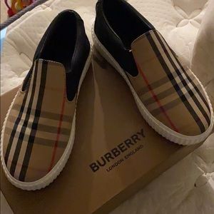 Unisex Erwin Slip-on Sneakers